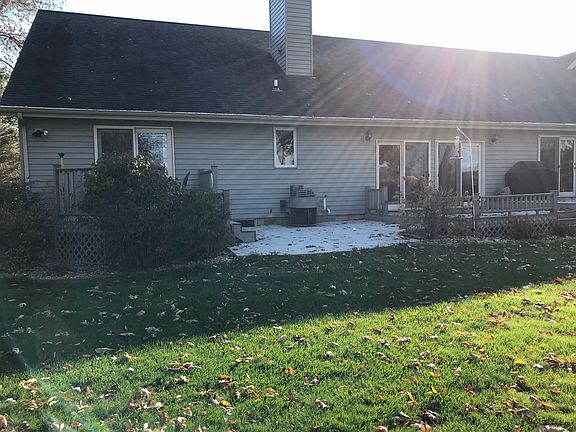 2nd image of 1610 Country Club Ln