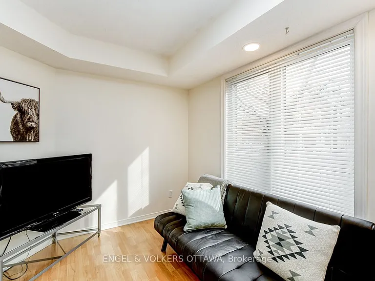 158 Rochester St W — Photo 7