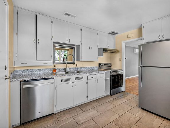 2nd image of 620 Belgrave Ave