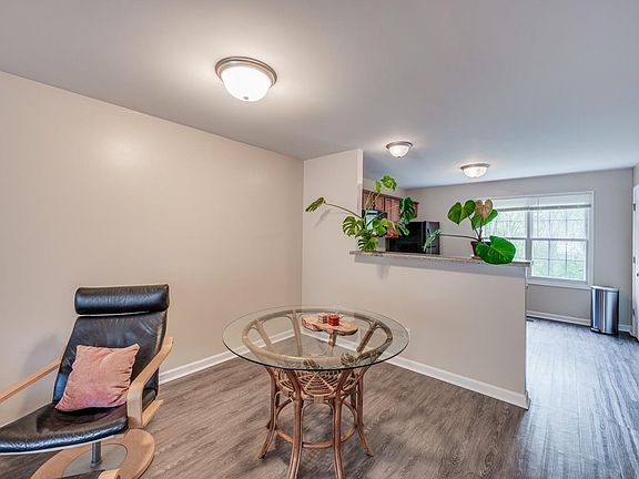 5th image of 1810 Broadway St Unit 202