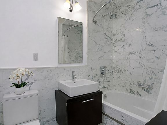 4th image of 107 E 31st St APT 3B