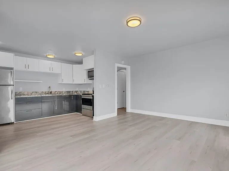 Lake Street Apartments | Downtown Kirkland | Renovated Units Just Steps from Marina Park — Photo 11