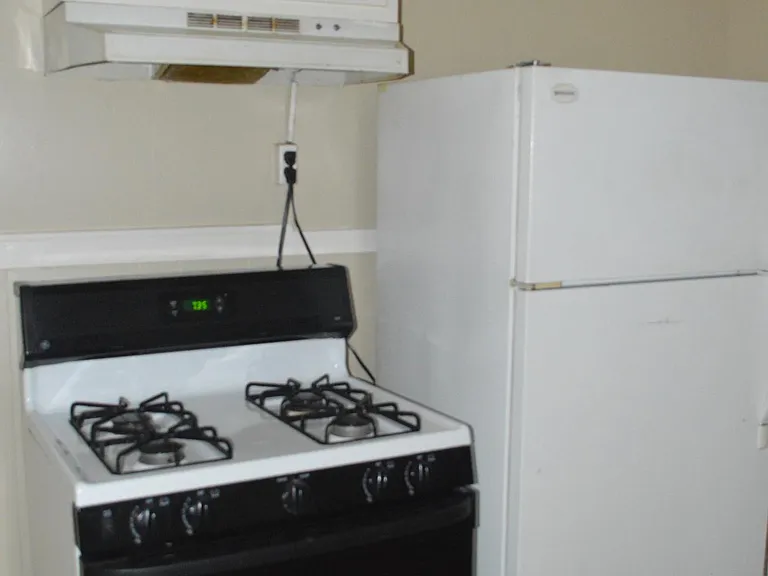 230 Hawthorne St #3 — Photo 6