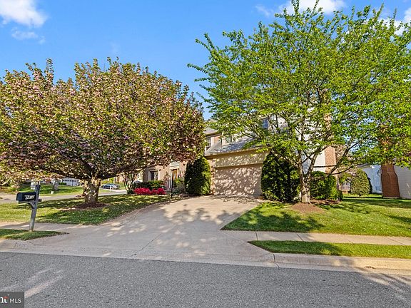 5th image of 7412 Rosewood Manor Ln