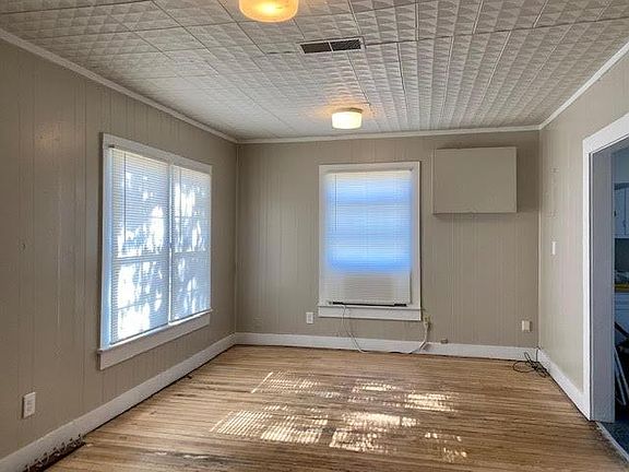 4th image of 1302 Avenue H NW