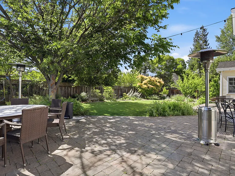 300 Sunkist Ln — Photo 45