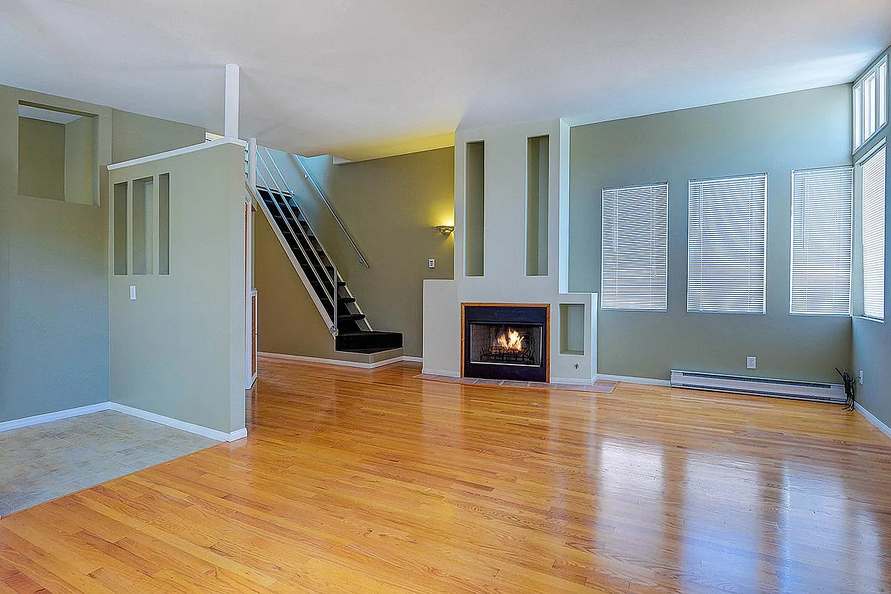 132 S Sweetzer Avenue — Photo 1