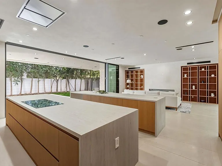824 N Curson Ave — Photo 13