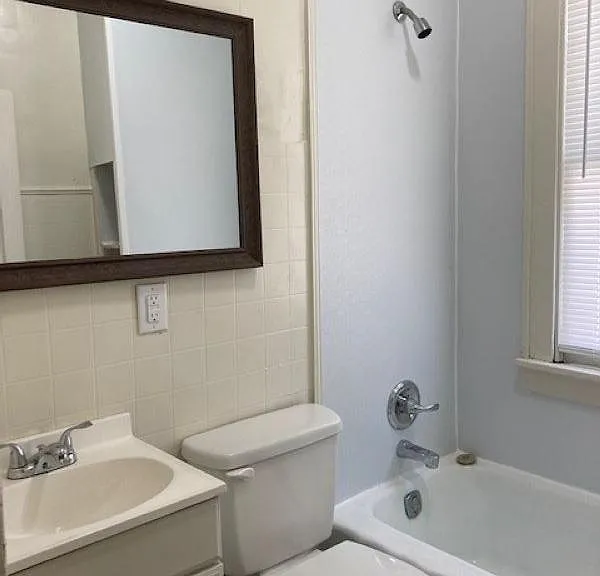 602 E Republic St — Photo 16