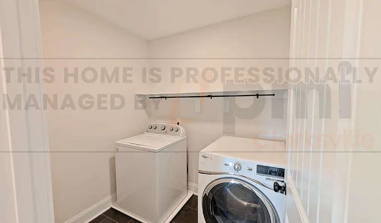576 Dexter Dr — Photo 43