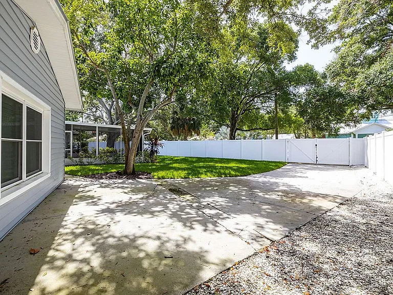 4200 W Beachway Dr — Photo 25