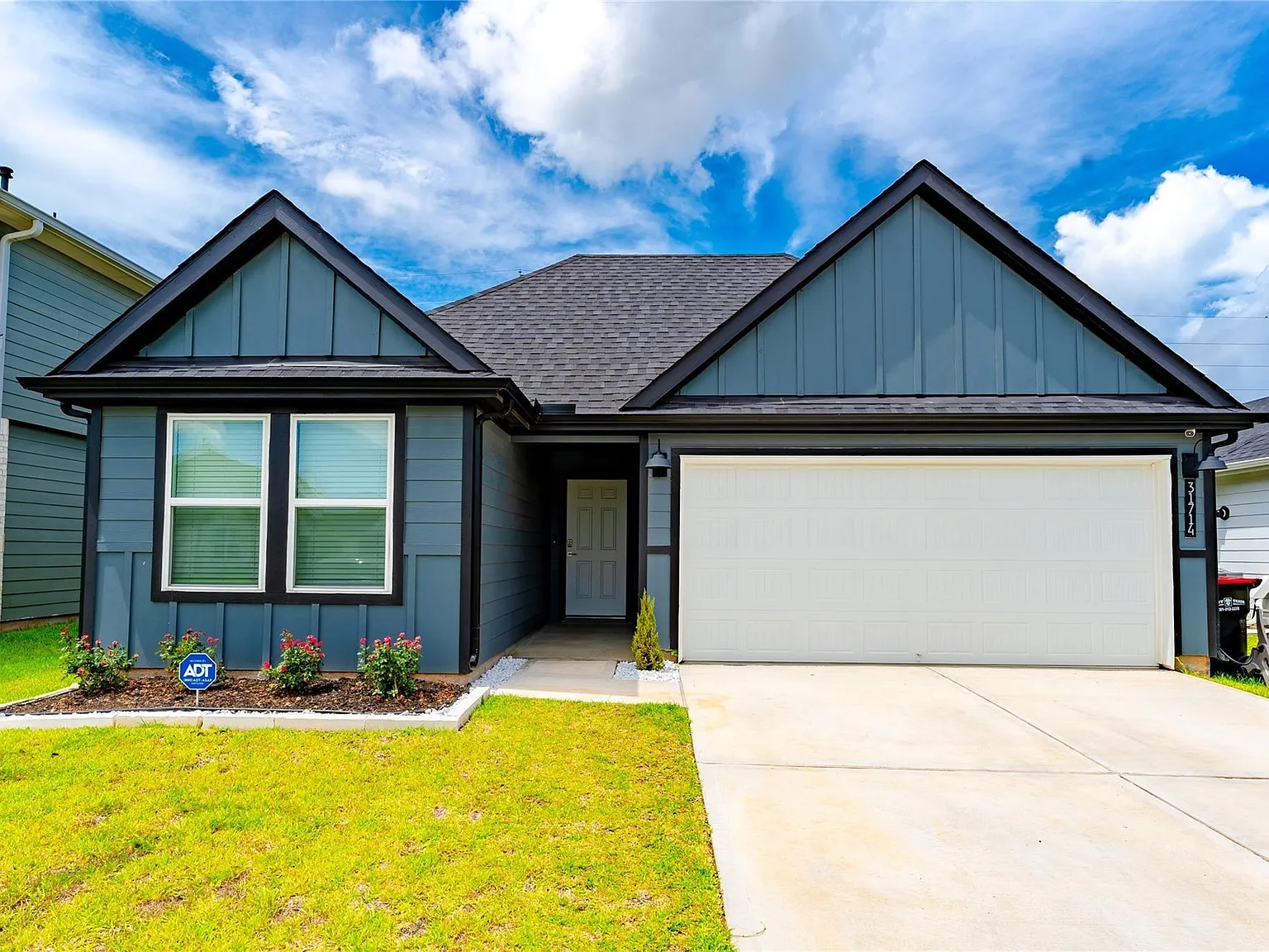 4 bed, 2.0 bath, 1697 sqft, $2,350 — Photo 1