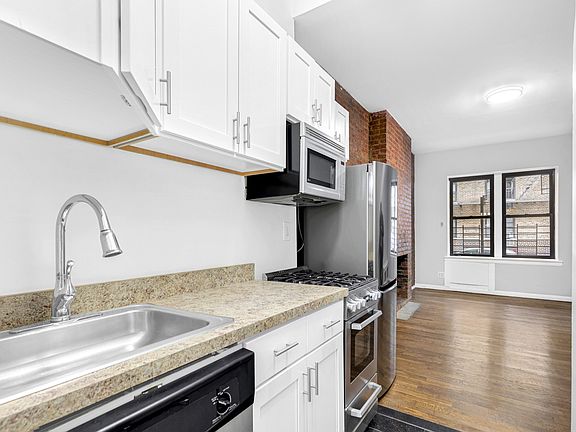 5th image of 306 E 89th St APT A
