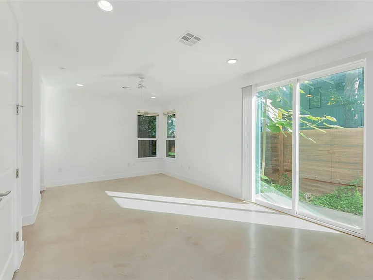 1114 Walton Ln #B — Photo 11