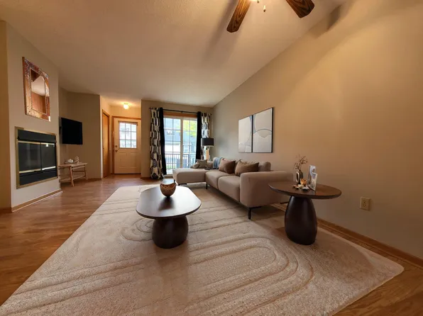 1850 Donegal Dr APT 4, Woodbury, MN 55125