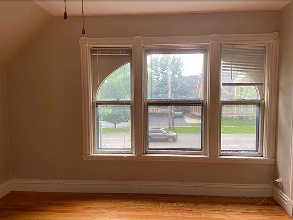 2nd image of 828 W Kalamazoo Ave APT 3