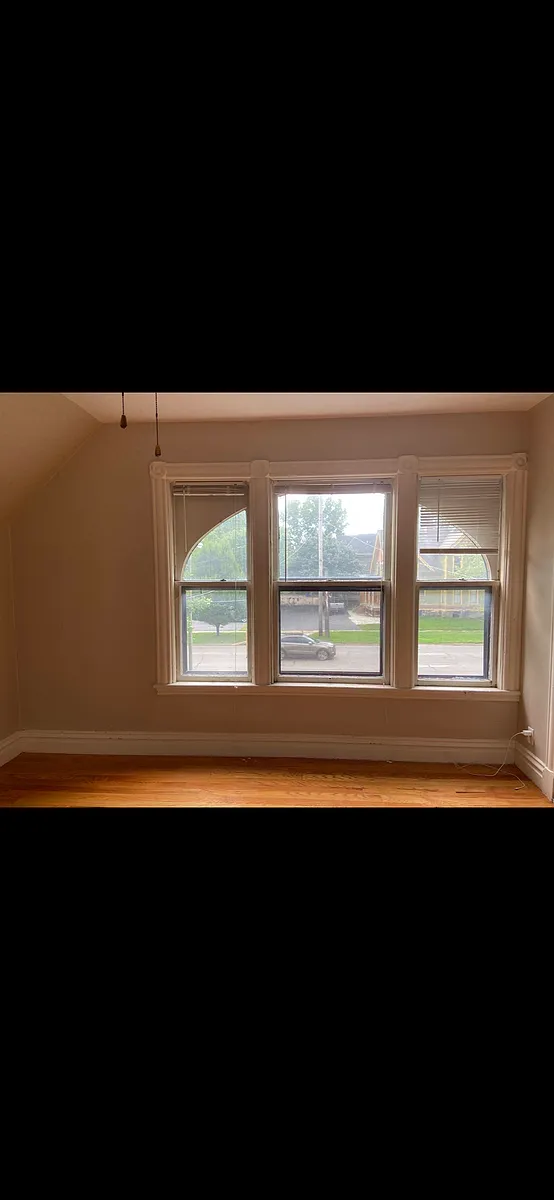 Building Photo - 828 W Kalamazoo Ave #3