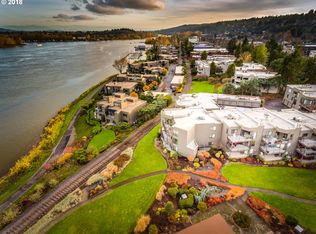 5630 SW Riverside Ln APT 10, Portland, OR 97239