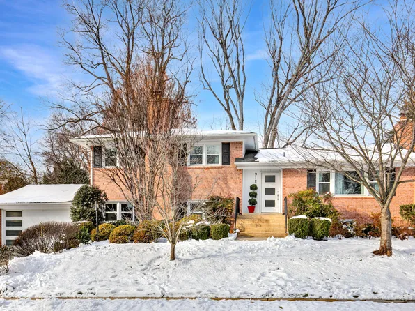 912 Westwood Dr NE, Vienna, VA 22180