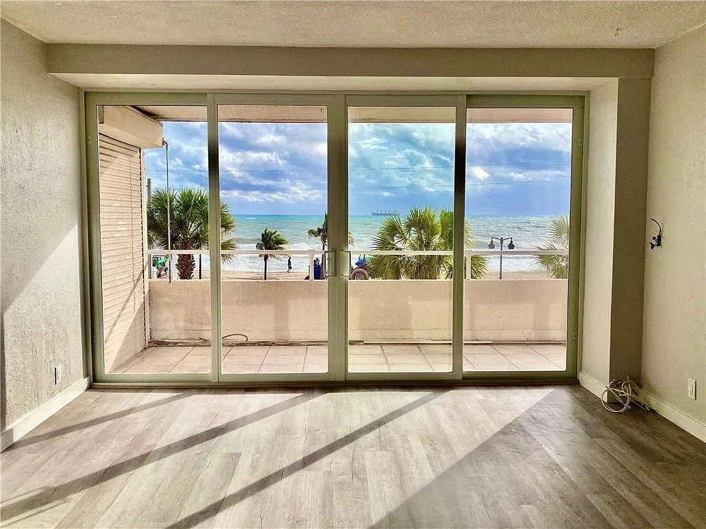 1 bed, 1.0 bath, 795 sqft, $3,250 — Photo 2