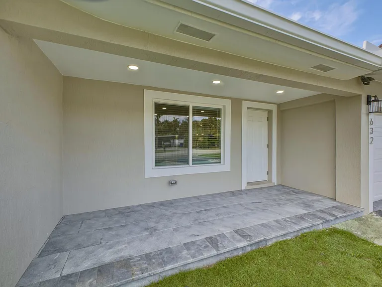 632 Las Palmas Park — Photo 14