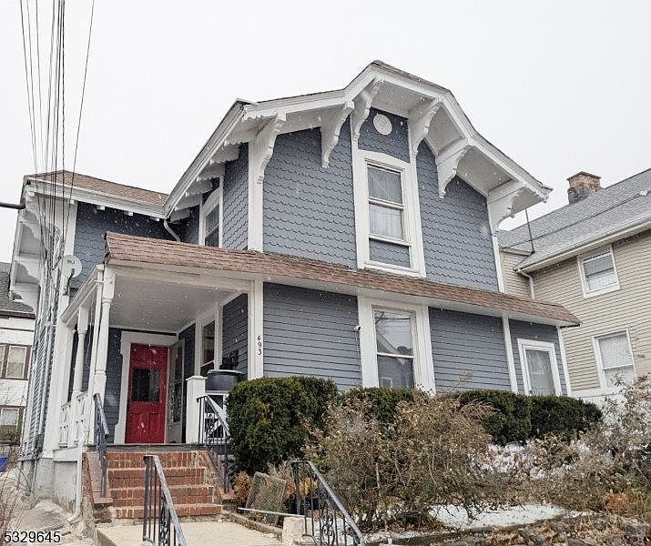 1st image of 493 Lincoln Pl