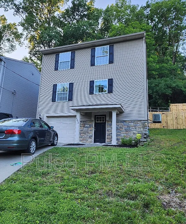 1212 E Henry Clay Ave