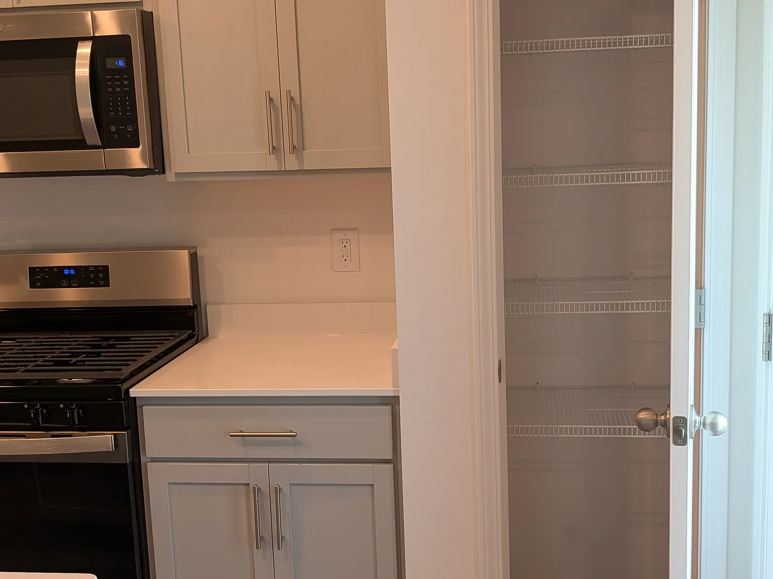 3 bed, 2.5 bath, 1429 sqft, $1,700 — Photo 3