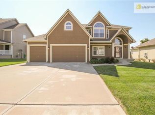 617 SW 34th Ter, Lees Summit, MO 64082