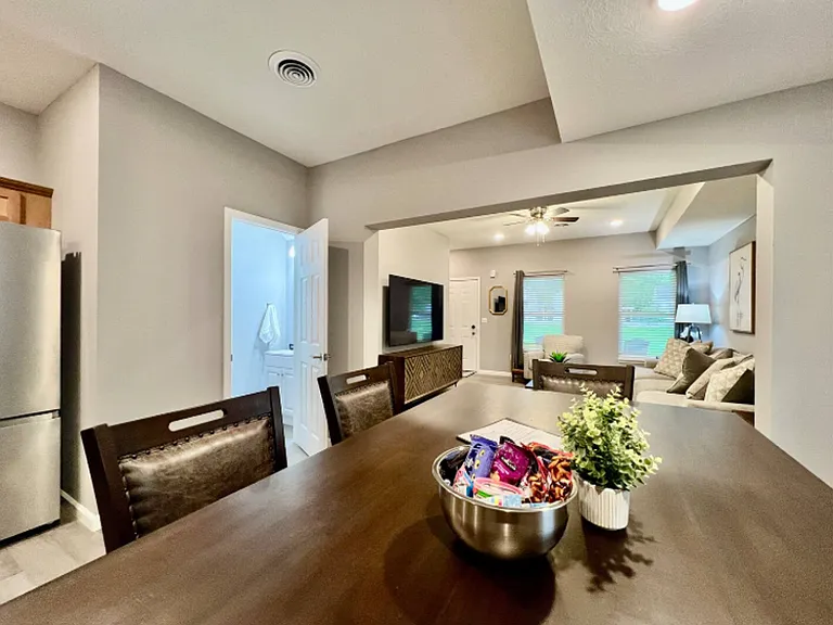 1011 N Anderson St — Photo 8