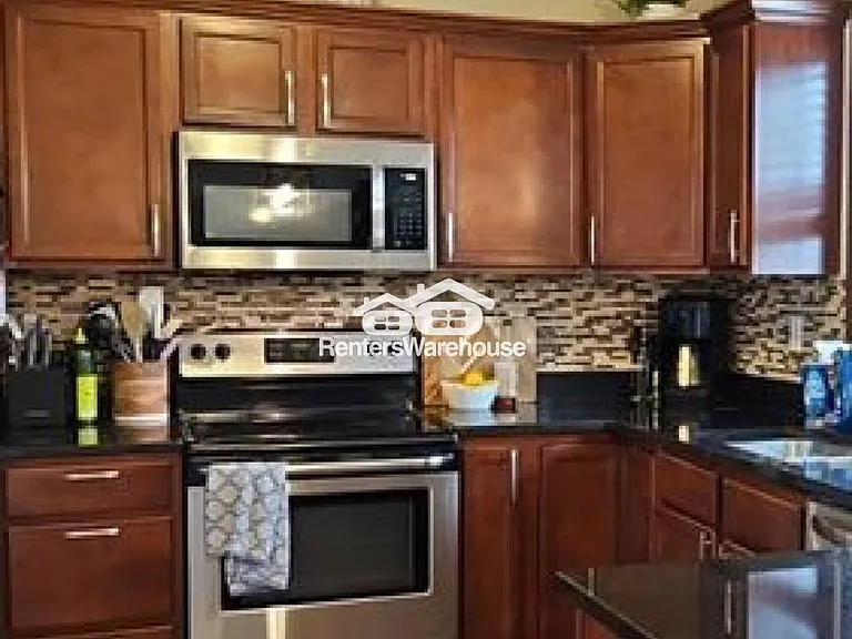 165 SE Pleasant View Dr — Photo 2