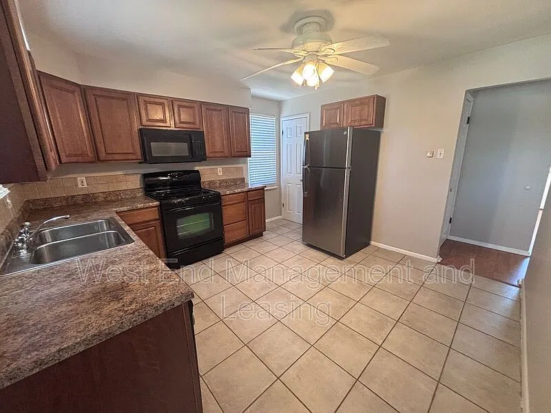 2 bed, 1.0 bath, $1,595 — Photo 3