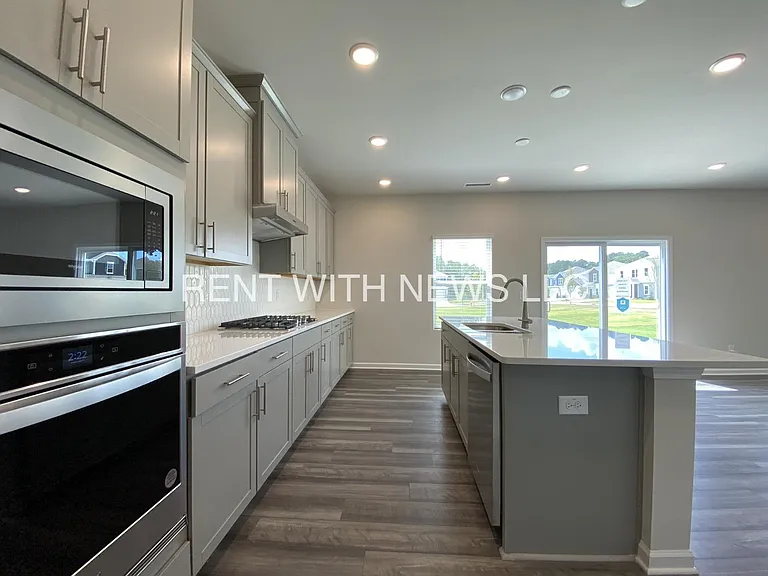 797 Riguard Way — Photo 13