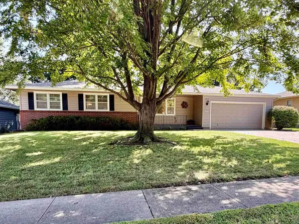 5609 SW 24th St, Topeka, KS 66614