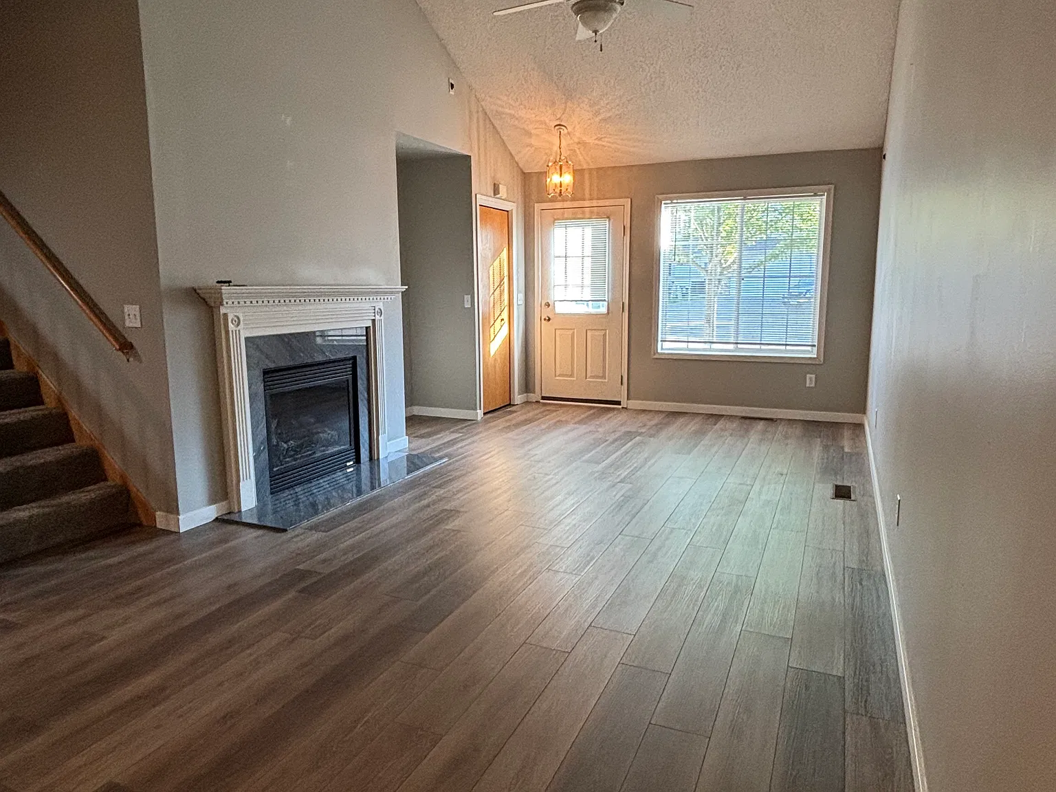 2 bed, 1.5 bath, 1370 sqft, $1,950 — Photo 2