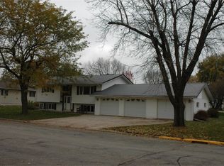 208 7th St NE, Fulda, MN 56131