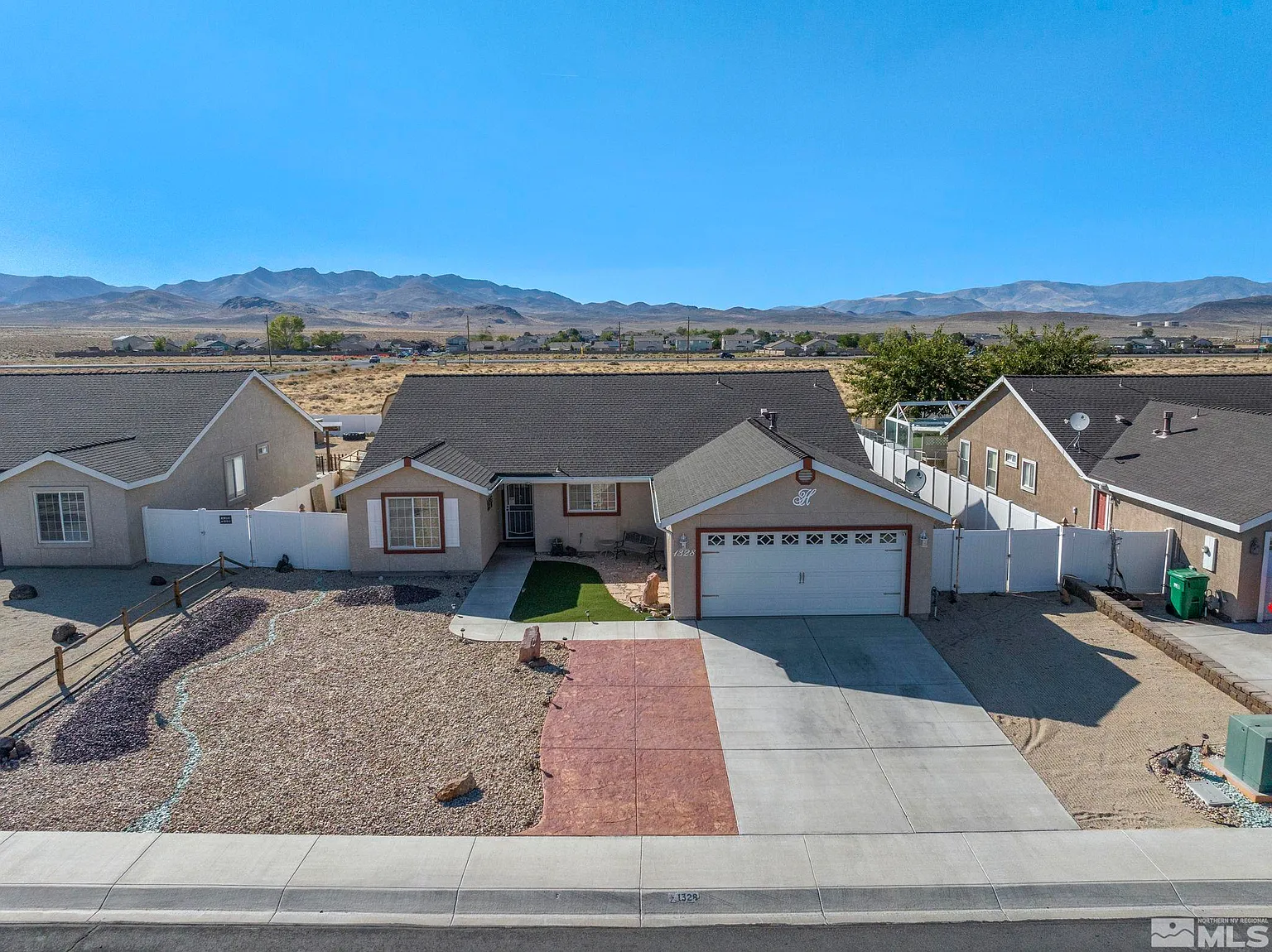1328 White Bluffs Cir photo 1