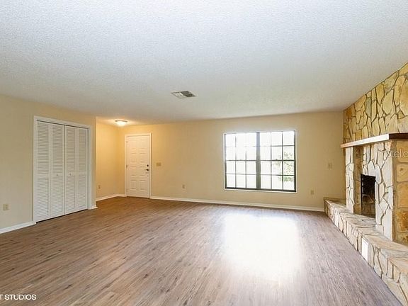 4th image of 13934 Darlene Ave