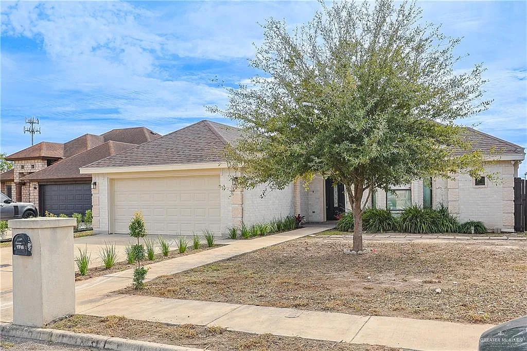 3 bed, 2.5 bath, 1906 sqft, $2,200 — Photo 2
