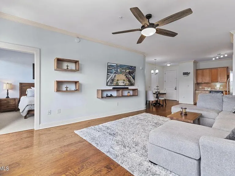 445 W Blount Ave #415 — Photo 4