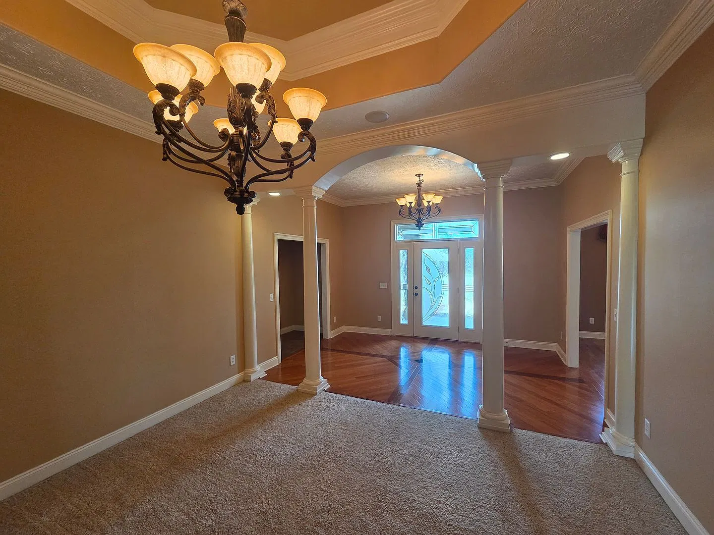 Luxurious 3Bed/3.5Ba Brick Home in an Established Neighborhood! *1/2 Off Security Deposit for Act... — Photo 4