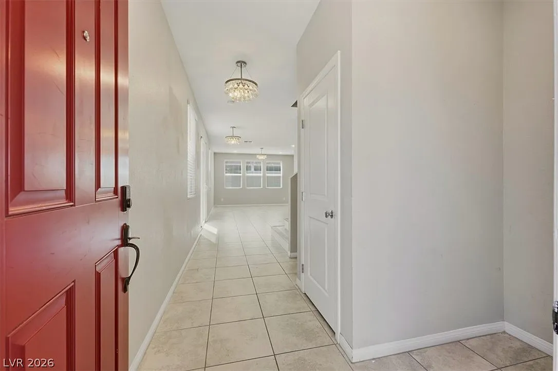 5 bed, 3.0 bath, 2477 sqft, $2,800 — Photo 3