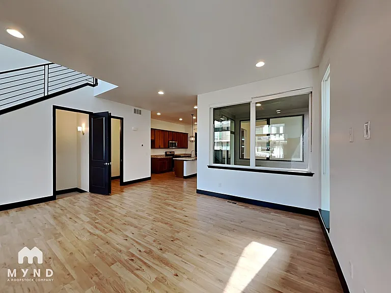 5894 Perth St — Photo 10