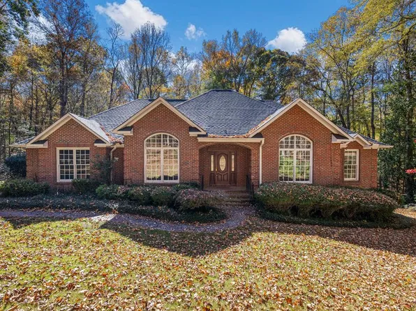 907 Oakhurst Dr, Smiths Station, AL 36877