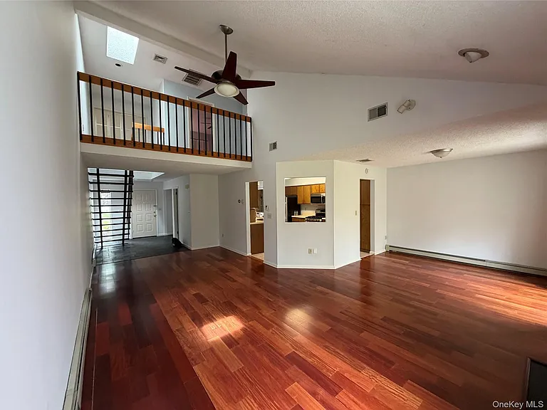 73 Cornwall Cir — Photo 5