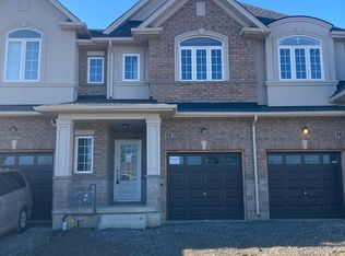 16 Vickers Rd, Hamilton, ON L9A1Y1
