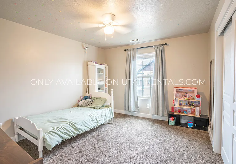 198 E Segovia Ln — Photo 19