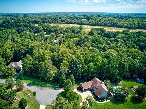 3rd image of 1909 Briar Hill Ct