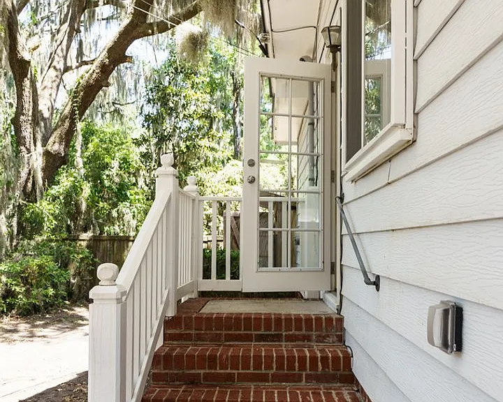 1606 Madrid Ave — Photo 46