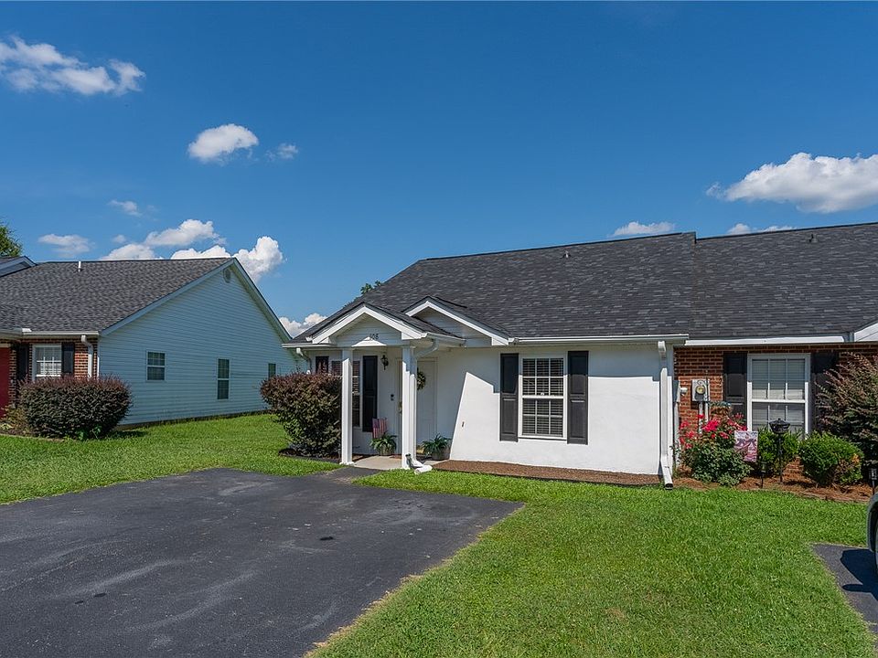 1st image of 108 Pender Row Cir